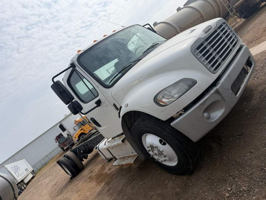 2016 Freightliner M2 106