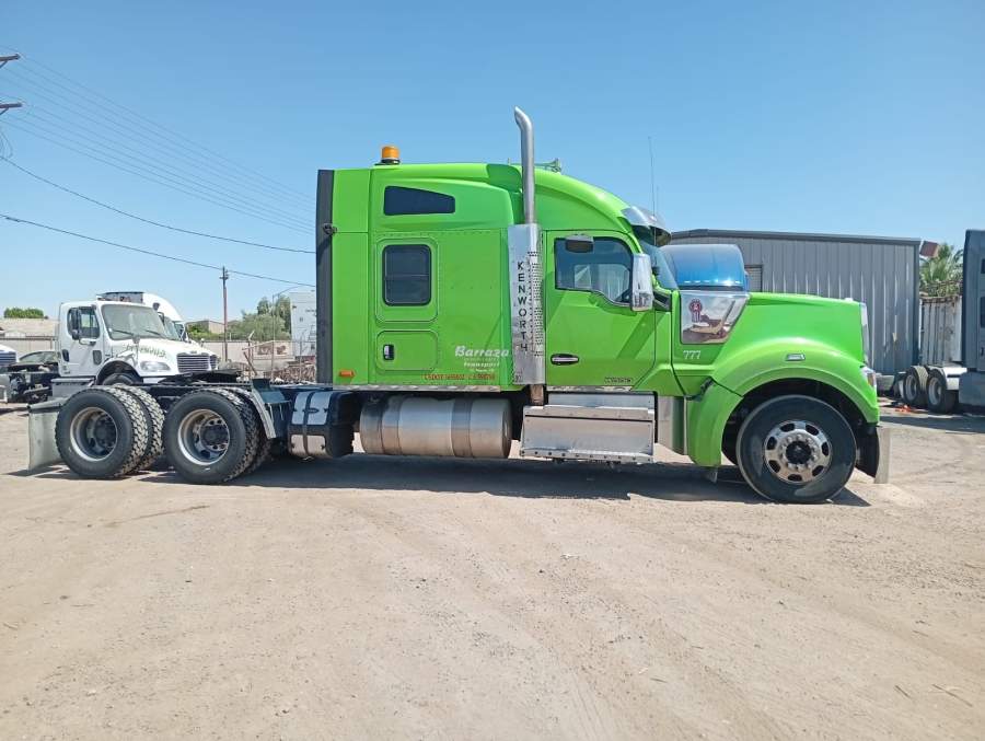 2020 Kenworth W990