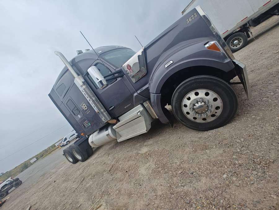 2021 Kenworth W990