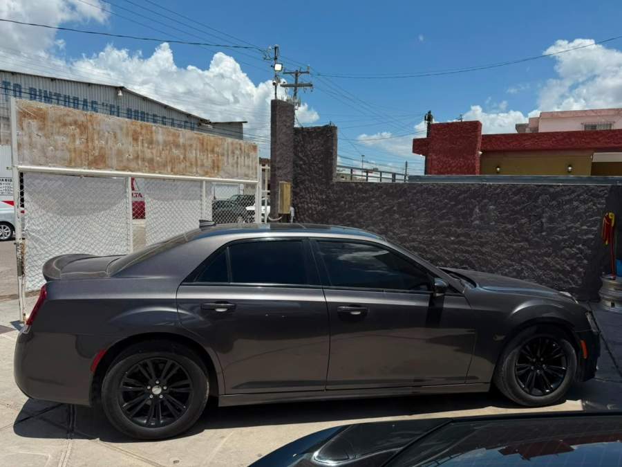 2018 Chrysler 300