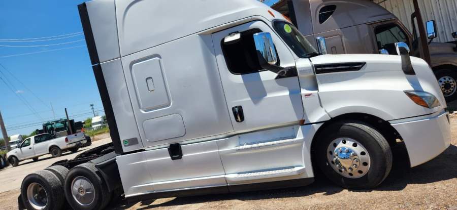 2020 Freightliner CASCADIA