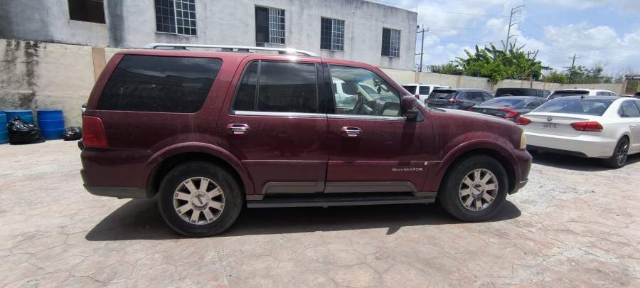2004 Lincoln Navigator