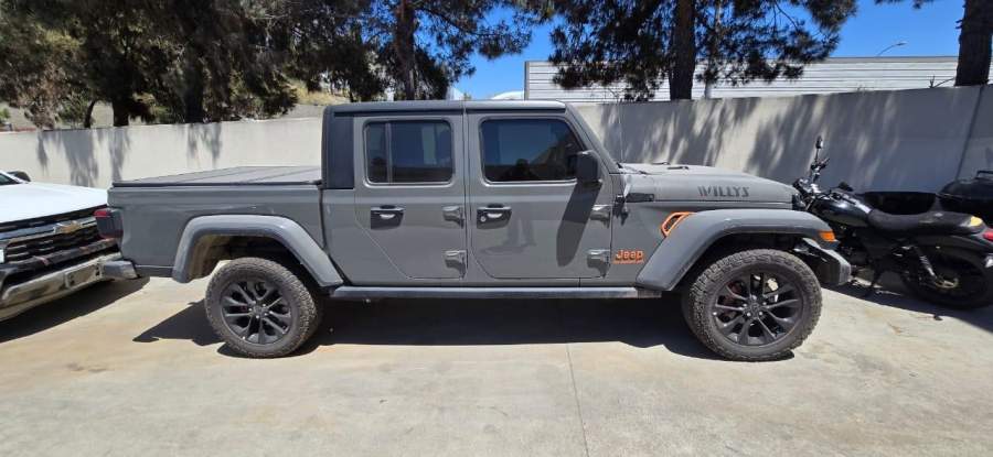 2021 Jeep Gladiator Willys