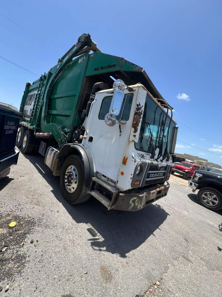 2016 Mack Trucks MRU600