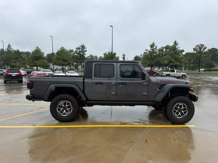 2024 Jeep Gladiator