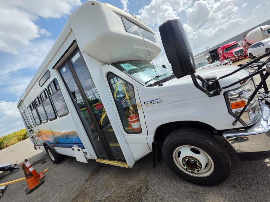 2017 Ford E-450