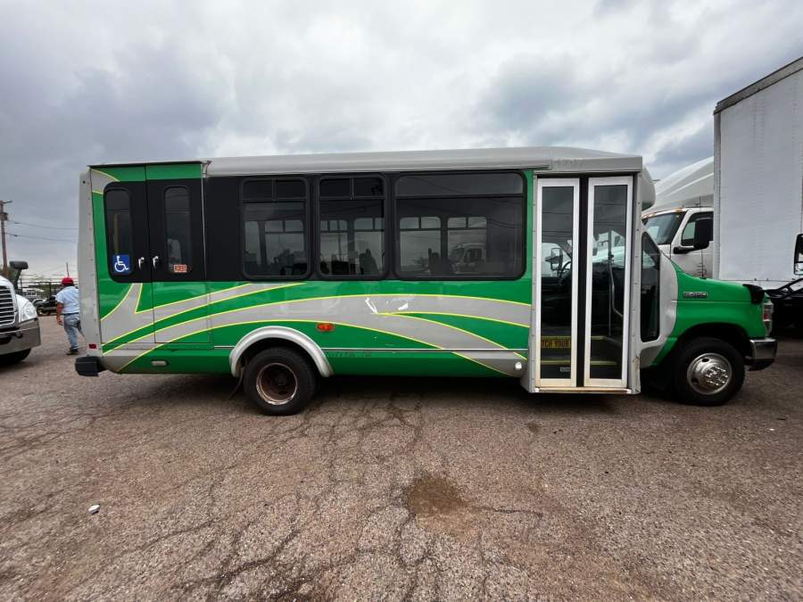 2017 Ford E-450