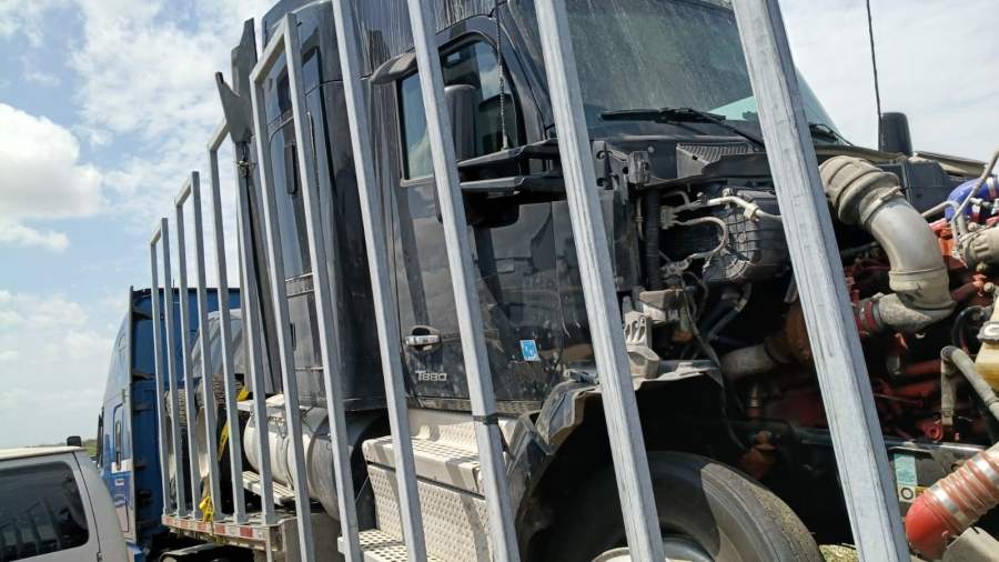 2023 Kenworth T880