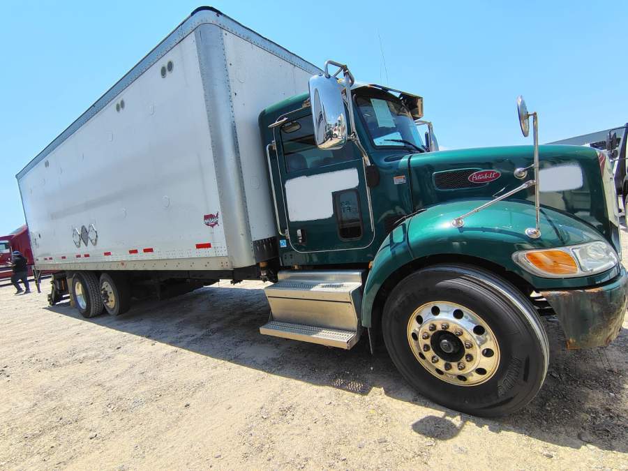 2019 Peterbilt 348