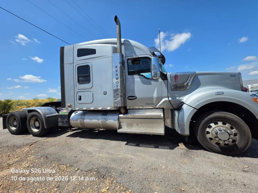 2021 Kenworth W990
