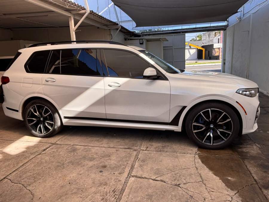 2022 BMW X7 x Drive40i