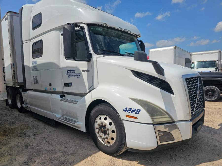 2020 Volvo Truck VNL