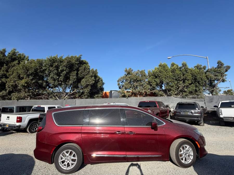 2020 Chrysler Pacifica Launch Edition / Touring