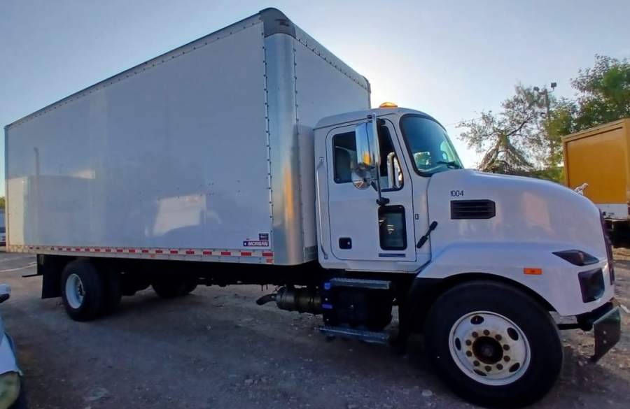 2021 MACK MD6