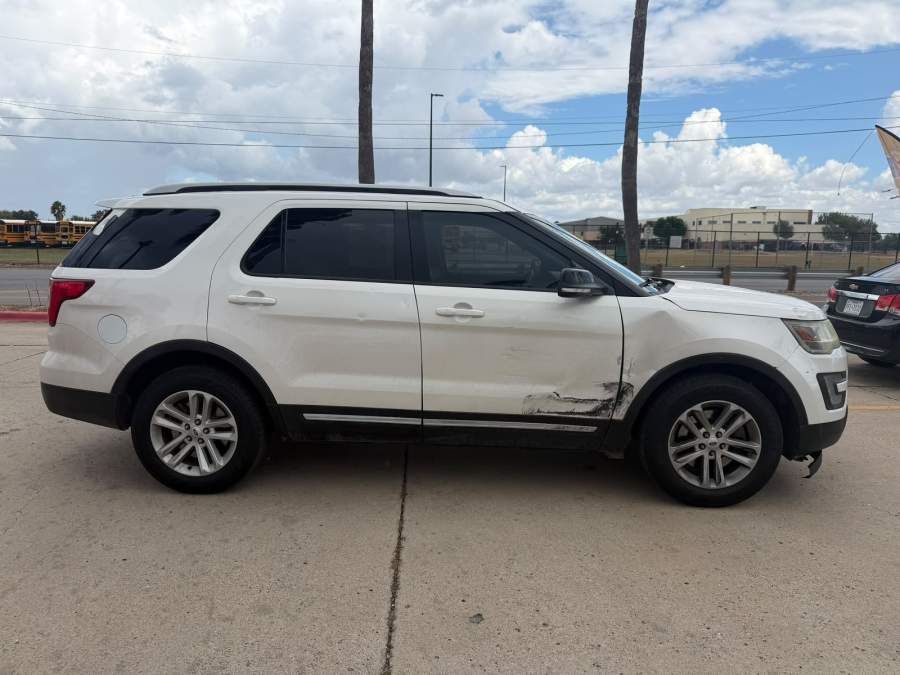 2016 Ford Explorer  XLT
