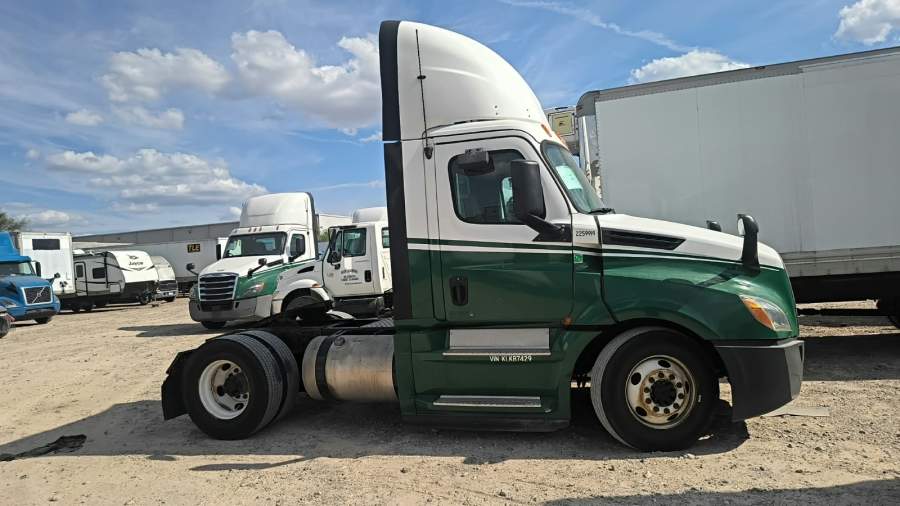 2019 Freightliner CASCADIA