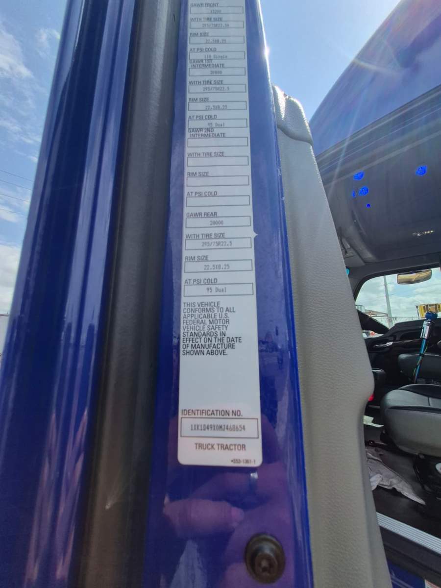 2021 Kenworth W990